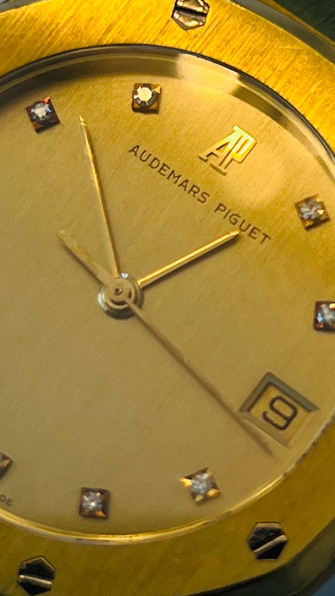 Close-up of the smooth dial and diamond indexes of the Royal Oak Ref. 56023BA